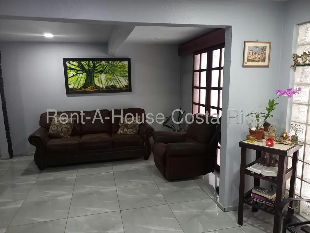 ¡Encuentra el espacio que tu familia necesita en Mata de Plátano, Guadalupe! Esta casa de dos plantas ofrece una distribución amplia y funcional, dentro de un residencial con guarda ..., photo 2