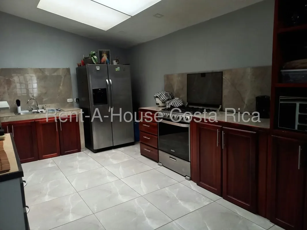 ¡Encuentra el espacio que tu familia necesita en Mata de Plátano, Guadalupe! Esta casa de dos plantas ofrece una distribución amplia y funcional, dentro de un residencial con guarda ..., photo 4