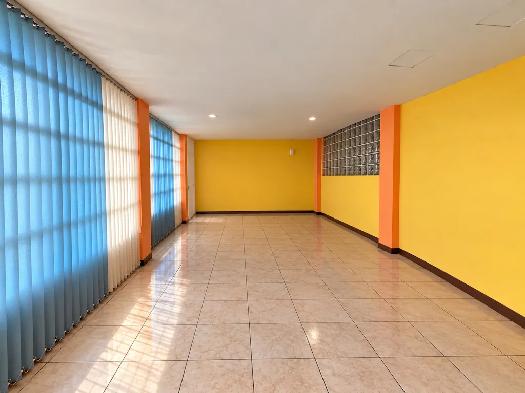 Propiedad de 4 niveles, con uso de suelo mixto, con un área de parqueo de 200 m² (aproximadamente para 8 vehículos), en zona transitada y con alta exposición para ..., photo 22