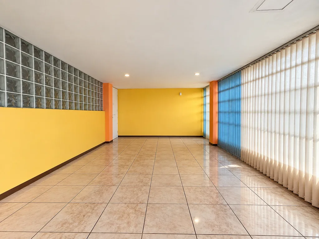 Propiedad de 4 niveles, con uso de suelo mixto, con un área de parqueo de 200 m² (aproximadamente para 8 vehículos), en zona transitada y con alta exposición para ..., photo 23