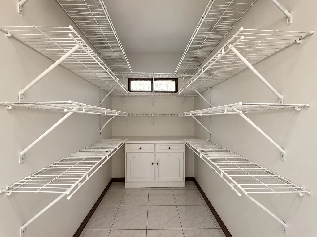 Propiedad de 4 niveles, con uso de suelo mixto, con un área de parqueo de 200 m² (aproximadamente para 8 vehículos), en zona transitada y con alta exposición para ..., photo 8