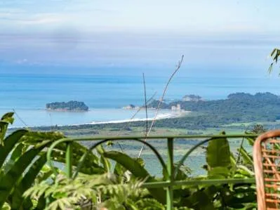 Casa Con Vista al Mar en Hills de Portalon