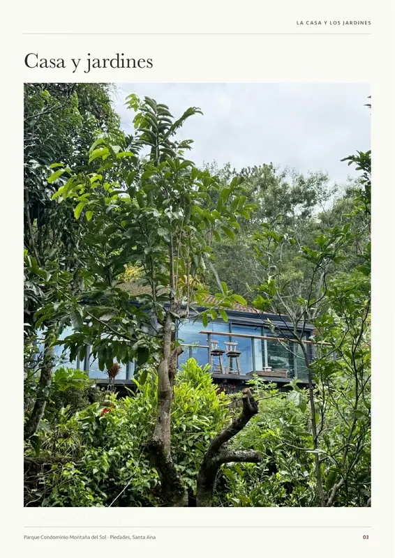 Una casa amplia y remodelada, con cuatro dormitorios, tres baños y oficina independiente y bodega. jardines con árboles maduros y espacios sociales que se abren hacia las terrazas, ...