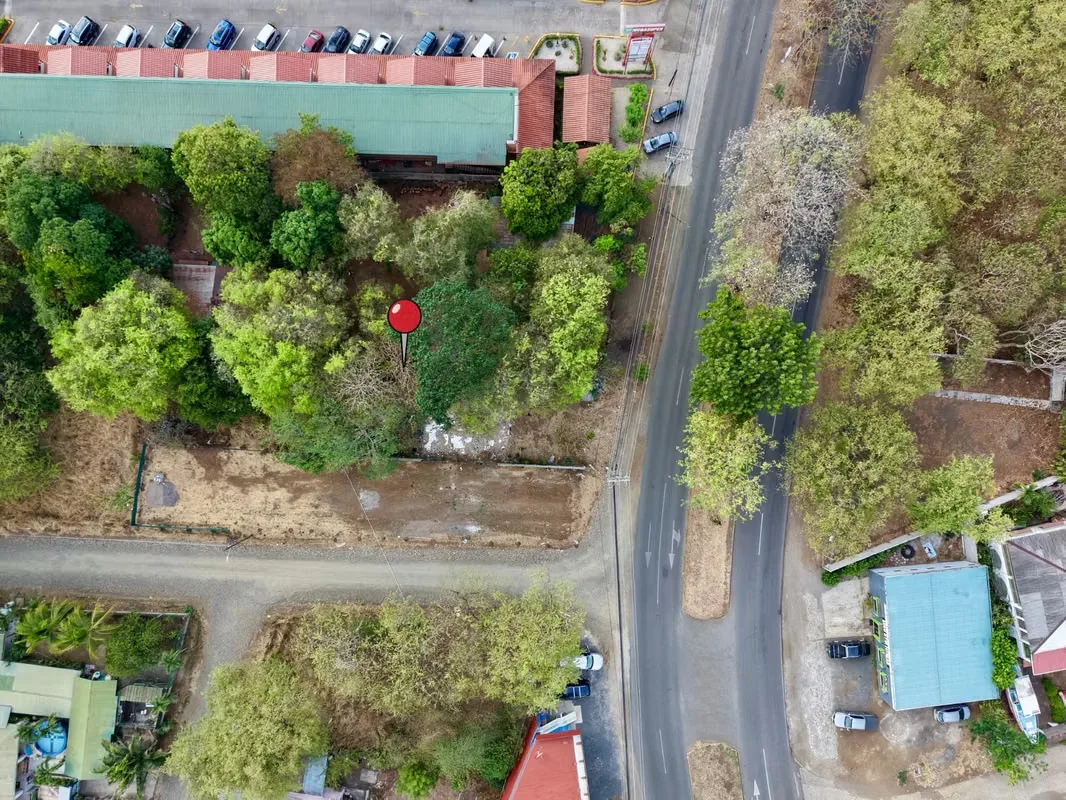 Take advantage of this outstanding investment opportunity in the heart of Playas del Coco. This 661.27 m² lot is strategically located on the main road, offering excellent visibility ..., photo 3