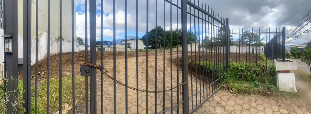 Calle 49, Los Yoses, San Pedro, Montes de Oca, San Jose (Costa Rica) - Property of excellent size for sale in the best location in Los Yoses. The lot measures 2,097 m2 (half an acre), ..., photo 4