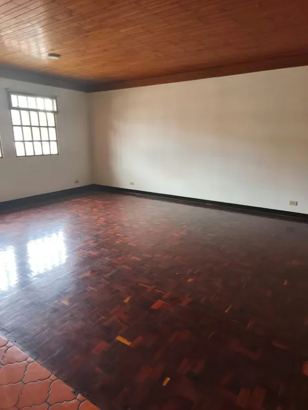 ¡SE ALQUILA CASA DE 1 PLANTA CON USO DE SUELO MIXTO EN CURRIDABAT!