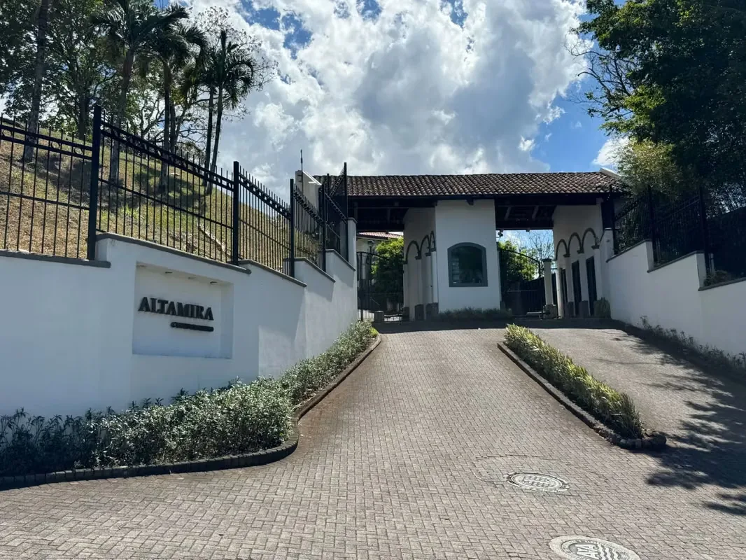 This spectacular 1,038 m² lot is located within a high-end private gated community, ideal for ...