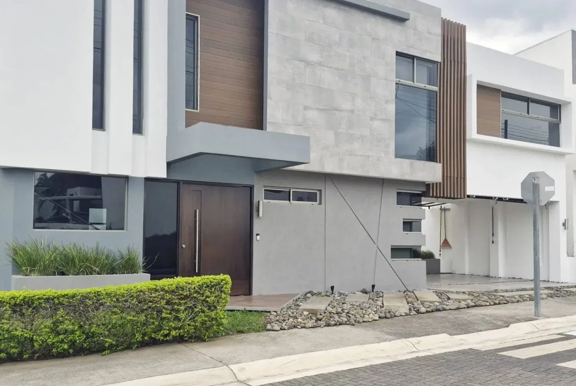 Alquiler de Casa en Condominio Terralta