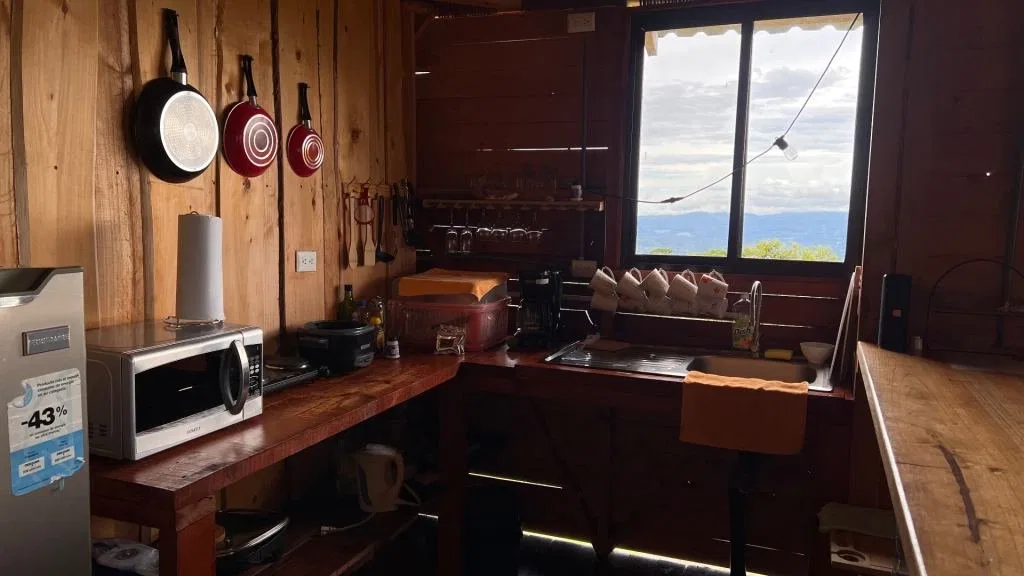 VENTA DE CABAÑA DE MONTAÑA EN MIRAVALLES, PEREZ ZELEDON: VISTA PANORAMICA Y POTENCIAL AIRBNB - Venta en Pérez Zeledón
