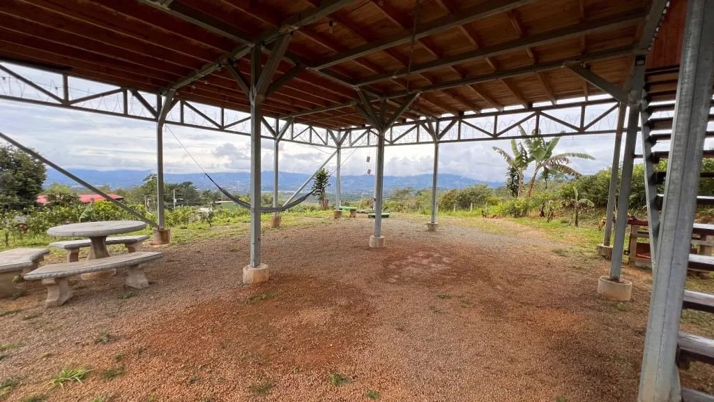 VENTA DE CABAÑA DE MONTAÑA EN MIRAVALLES, PEREZ ZELEDON: VISTA PANORAMICA Y POTENCIAL AIRBNB - Venta en Pérez Zeledón, photo 4