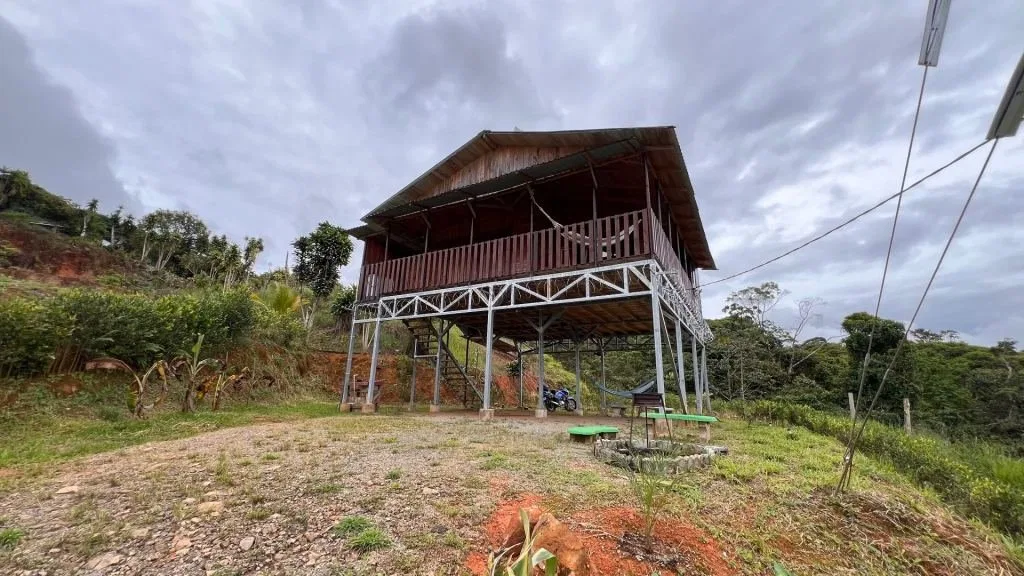 VENTA DE CABAÑA DE MONTAÑA EN MIRAVALLES, PEREZ ZELEDON: VISTA PANORAMICA Y POTENCIAL AIRBNB - Venta en Pérez Zeledón