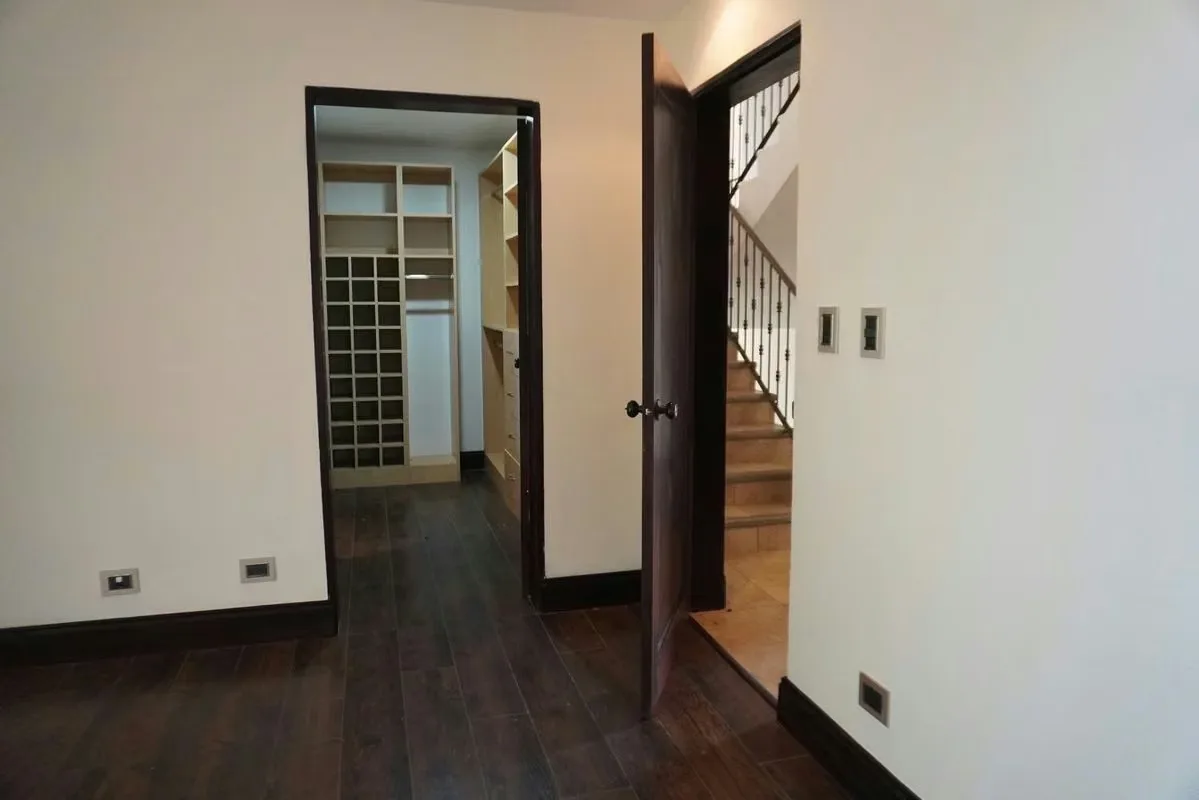 Esta exclusiva residencia combina amplitud, elegancia y acabados de lujo en un condominio de baja densidad, con solo 45 unidades y cableado eléctrico subterráneo, ideal para quienes ..., photo 12