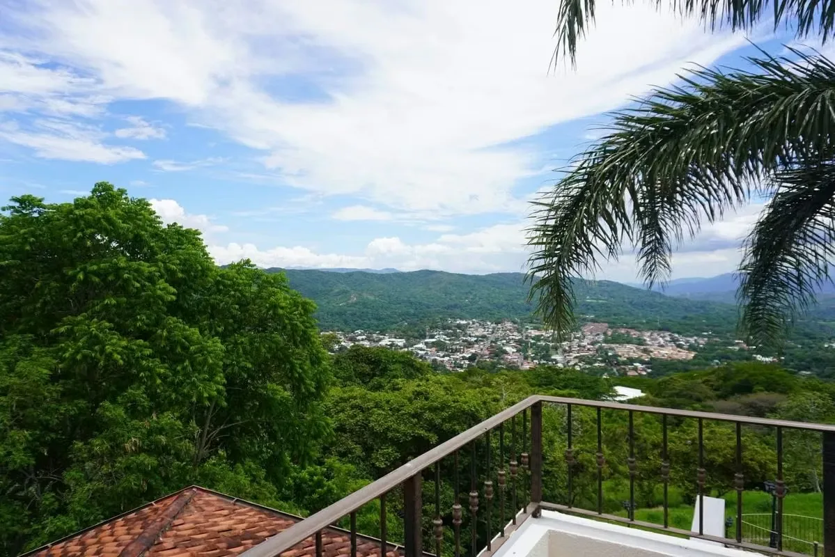 Esta exclusiva residencia combina amplitud, elegancia y acabados de lujo en un condominio de baja densidad, con solo 45 unidades y cableado eléctrico subterráneo, ideal para quienes ..., photo 13