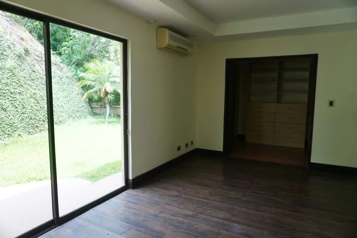 Esta exclusiva residencia combina amplitud, elegancia y acabados de lujo en un condominio de baja densidad, con solo 45 unidades y cableado eléctrico subterráneo, ideal para quienes ..., photo 6