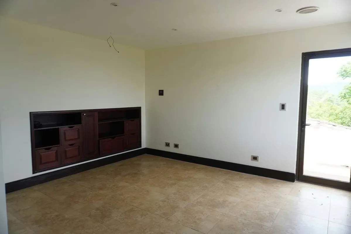Esta exclusiva residencia combina amplitud, elegancia y acabados de lujo en un condominio de baja densidad, con solo 45 unidades y cableado eléctrico subterráneo, ideal para quienes ..., photo 8