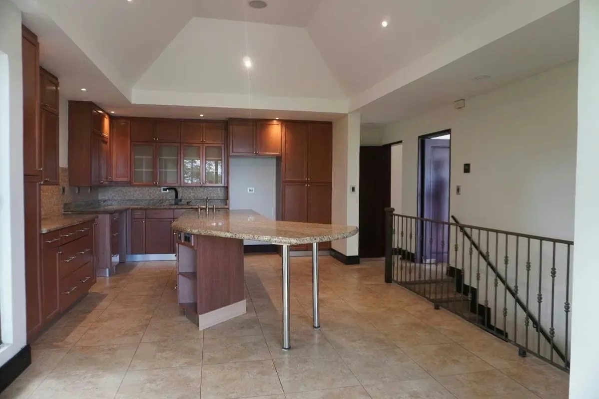 Esta exclusiva residencia combina amplitud, elegancia y acabados de lujo en un condominio de baja densidad, con solo 45 unidades y cableado eléctrico subterráneo, ideal para quienes ..., photo 10