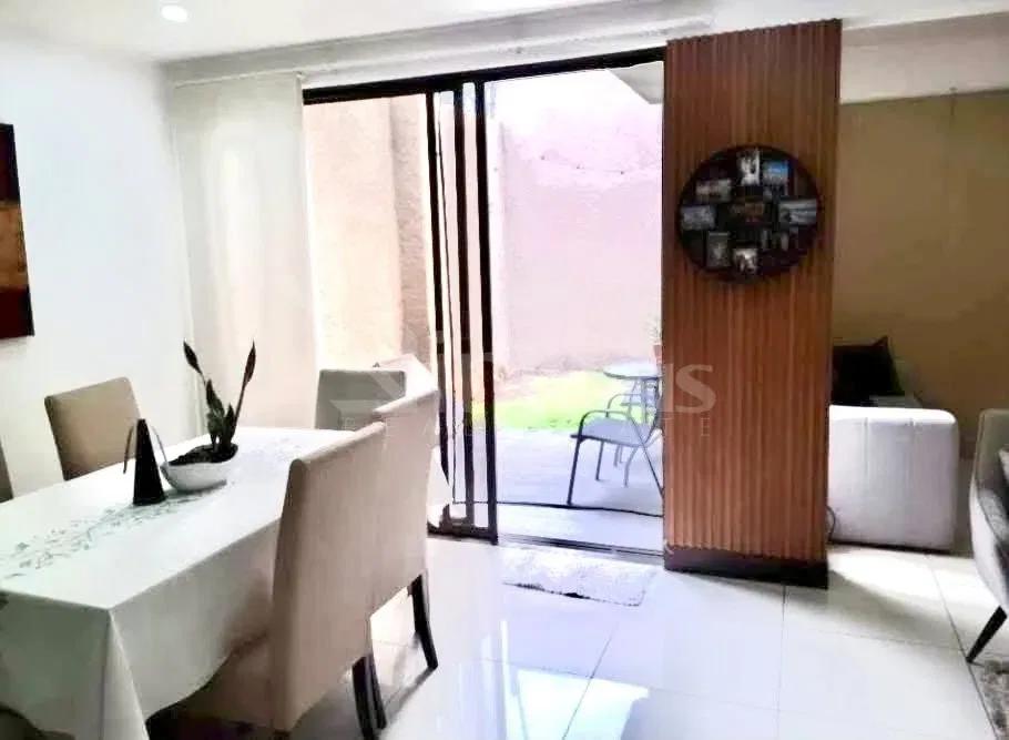 Venta de casa en condominio en Pozos de Santa Ana