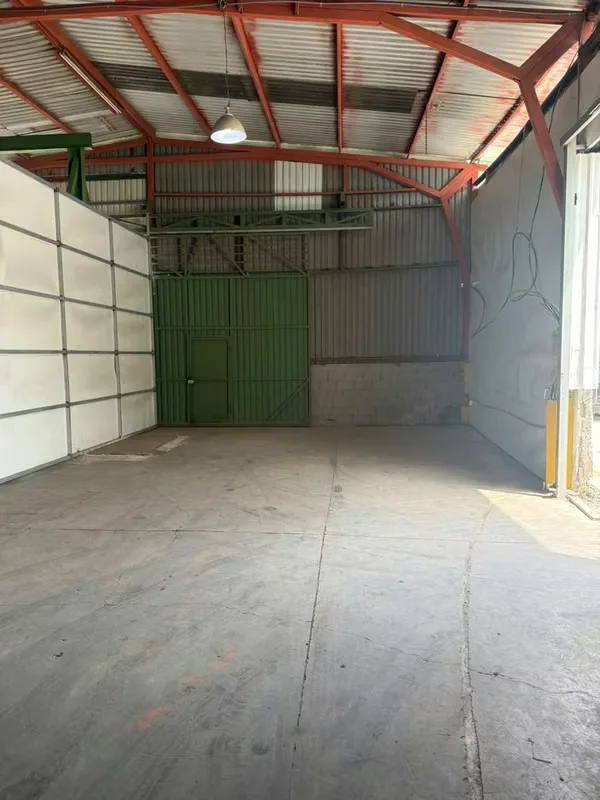 Bodega apta para almacenar producto o producir