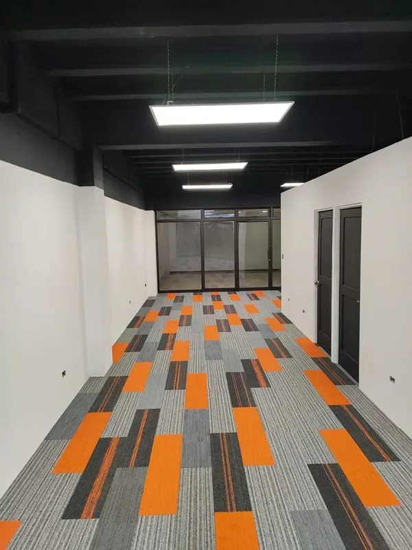 Oficina o local en alquiler en primer piso por Paseo Colón: 77 m² con seguridad 24 horas.