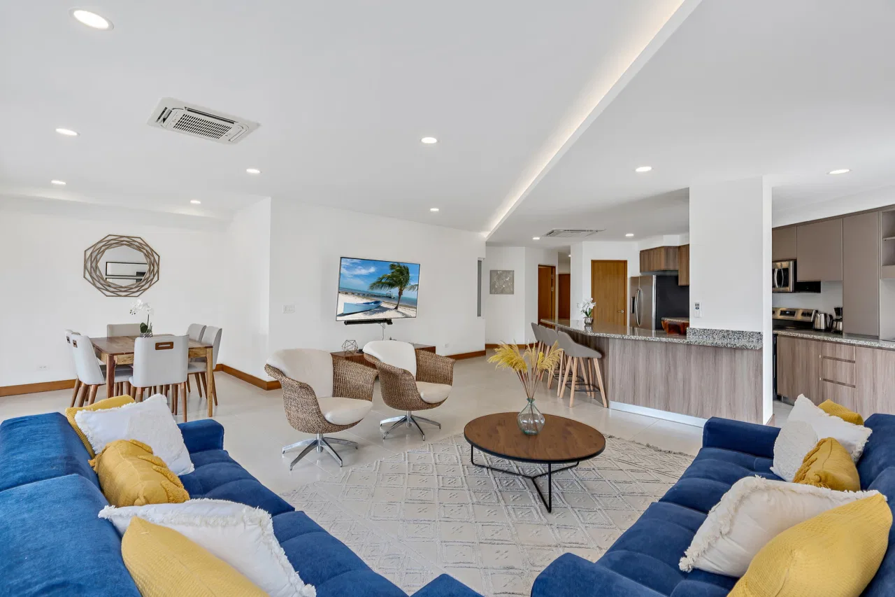 Modern Luxury Condo Walk to the Beach