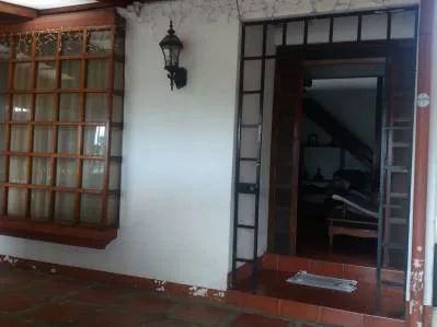 Venta de propiedad con dos casas, Alajuelita.
