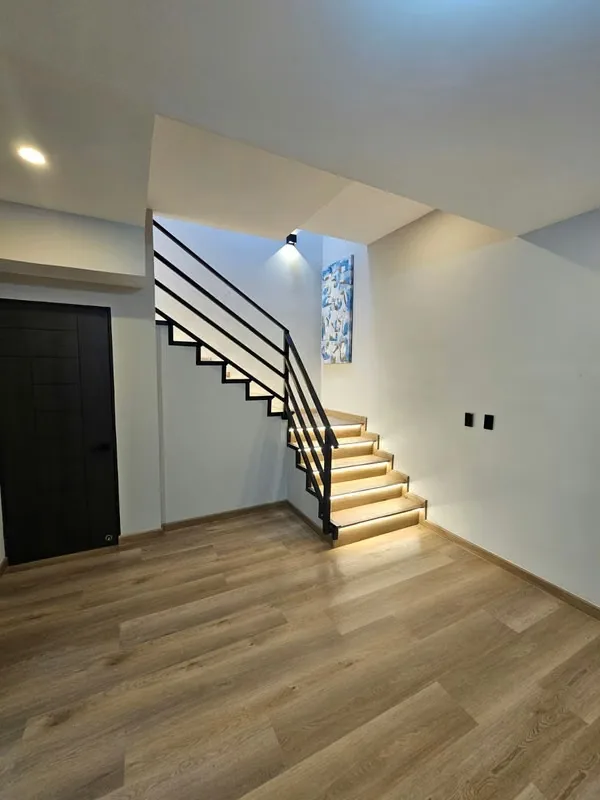 Casa de 185 m2 recién remodelada al 100 % con 3 habitaciones, 1 cuarto de estudio y 3,5 baños. Hermosa cocina amplia y moderna, con horno, microondas y cocina de inducción. Agua ..., photo 13