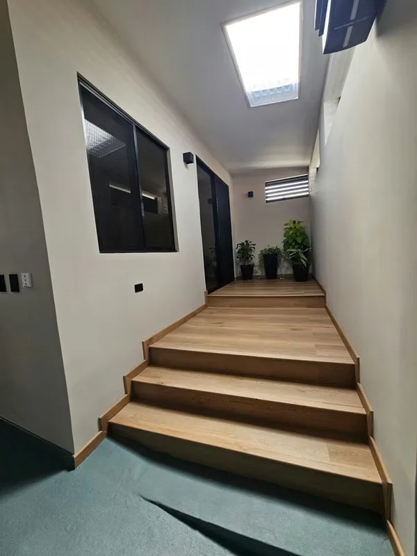 Casa de 185 m2 recién remodelada al 100 % con 3 habitaciones, 1 cuarto de estudio y 3,5 baños. Hermosa cocina amplia y moderna, con horno, microondas y cocina de inducción. Agua ..., photo 4