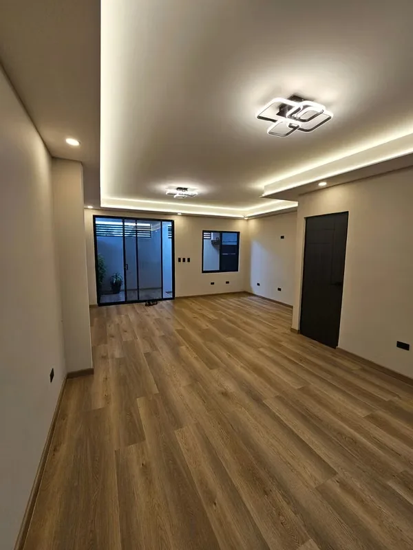 Casa de 185 m2 recién remodelada al 100 % con 3 habitaciones, 1 cuarto de estudio y 3,5 baños. Hermosa cocina amplia y moderna, con horno, microondas y cocina de inducción. Agua ..., photo 7