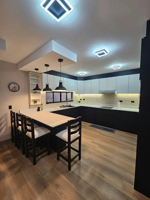 Casa de 185 m2 recién remodelada al 100 % con 3 habitaciones, 1 cuarto de estudio y 3,5 baños. Hermosa cocina amplia y moderna, con horno, microondas y cocina de inducción. Agua ..., photo 8