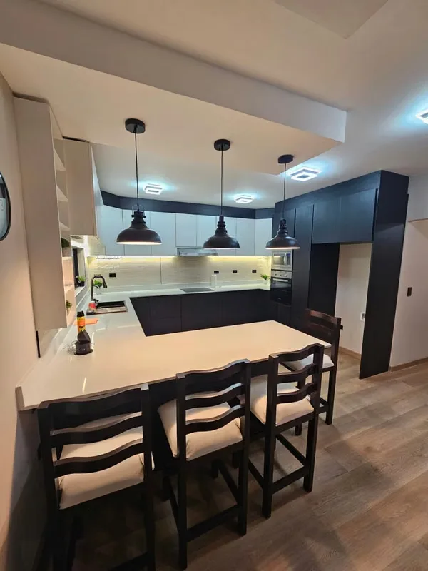 Casa de 185 m2 recién remodelada al 100 % con 3 habitaciones, 1 cuarto de estudio y 3,5 baños. Hermosa cocina amplia y moderna, con horno, microondas y cocina de inducción. Agua ..., photo 9