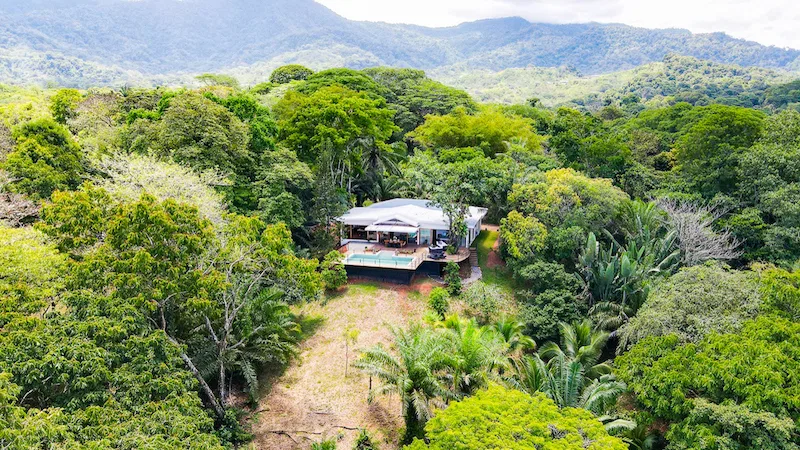 House and Guest House with Creek Access – 3.8 Acres, photo 2