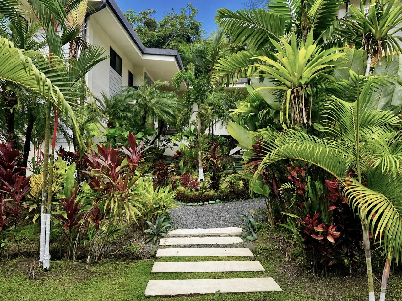 2-BEDROOM CONDO WITH POOL IN RIO MONO, MANUEL ANTONIO – 2.77 ACRES