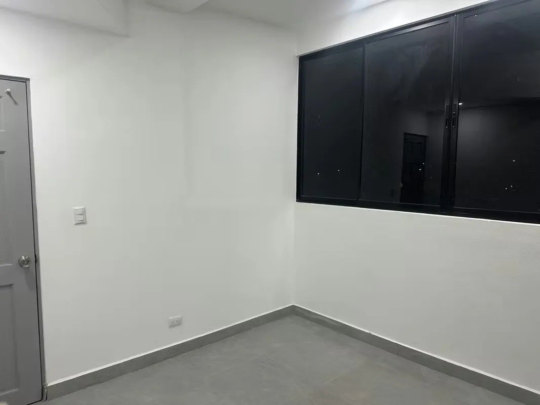 Apartamento en 3er Piso nuevo alquiler incluye consumo de Agua y Electricidad. Zona Segura Seguridad 24 horas., photo 2