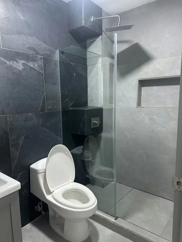 Apartamento en 3er Piso nuevo alquiler incluye consumo de Agua y Electricidad. Zona Segura Seguridad 24 horas., photo 5