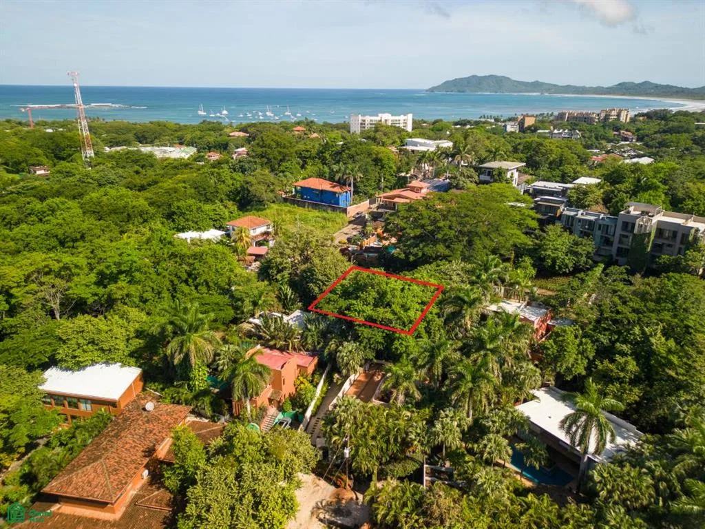 Excepcional Lote de Uso Mixto en Venta en Tamarindo – ¡Listo para Construir!