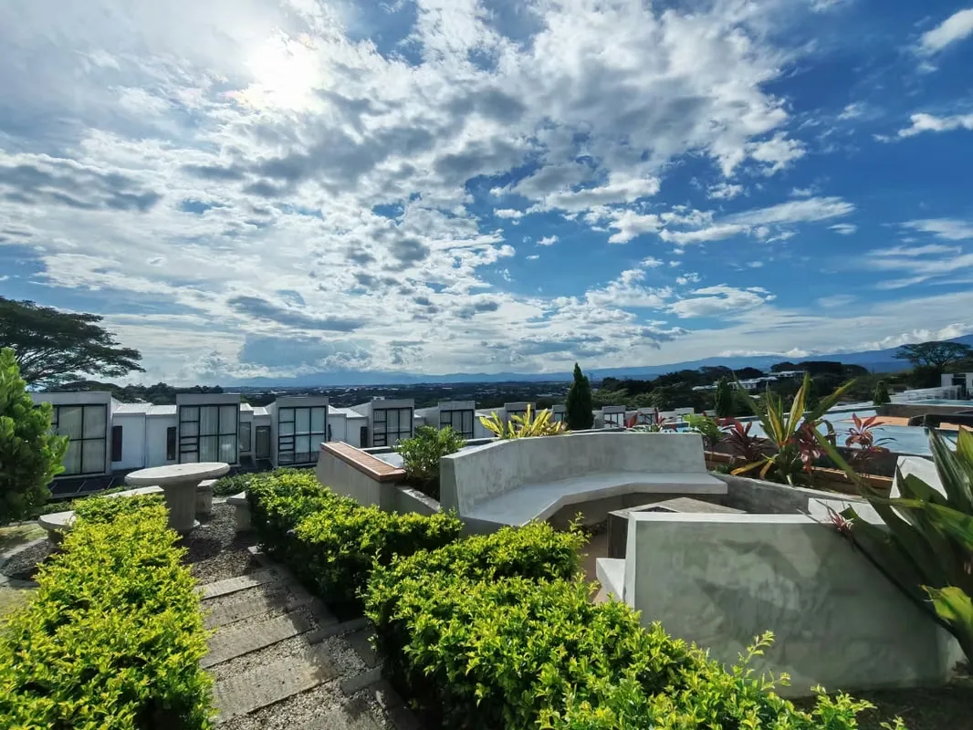 Hermoso condominio con pocas unidades (88) y excelentes acabados que destacan en cada parte de la ...