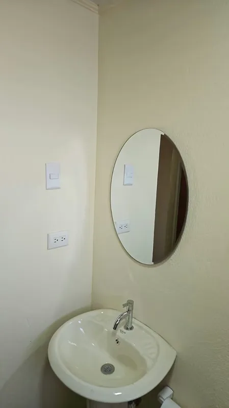 Se vende apartamento en Condominio El Solar. Está ubicado en 4to piso. El apartamento consta de 2 dormitorios, un baño, sala- cocina, cuarto de pilas. No tiene parqueo, ni ascensor., photo 2