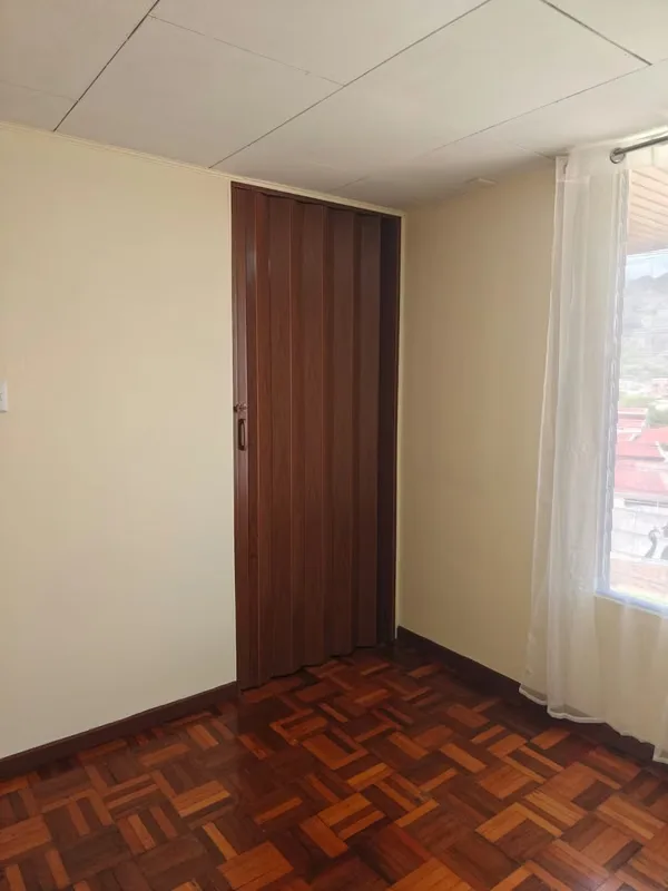 Se vende apartamento en Condominio El Solar. Está ubicado en 4to piso. El apartamento consta de 2 dormitorios, un baño, sala- cocina, cuarto de pilas. No tiene parqueo, ni ascensor., photo 3