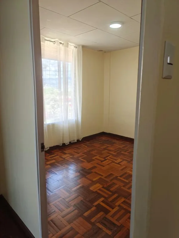 Se vende apartamento en Condominio El Solar. Está ubicado en 4to piso. El apartamento consta de 2 dormitorios, un baño, sala- cocina, cuarto de pilas. No tiene parqueo, ni ascensor., photo 4