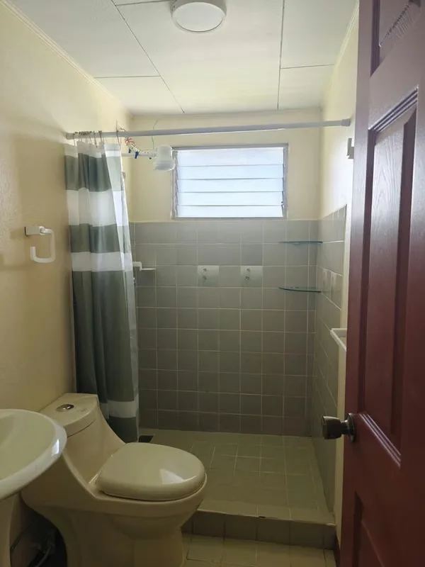 Se vende apartamento en Condominio El Solar. Está ubicado en 4to piso. El apartamento consta de 2 dormitorios, un baño, sala- cocina, cuarto de pilas. No tiene parqueo, ni ascensor., photo 10