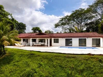 CASA DE 3 HABITACIONES CON VISTAS AL MAR Y A LA MONTAÑA Y PISCINA EN LAGUNAS