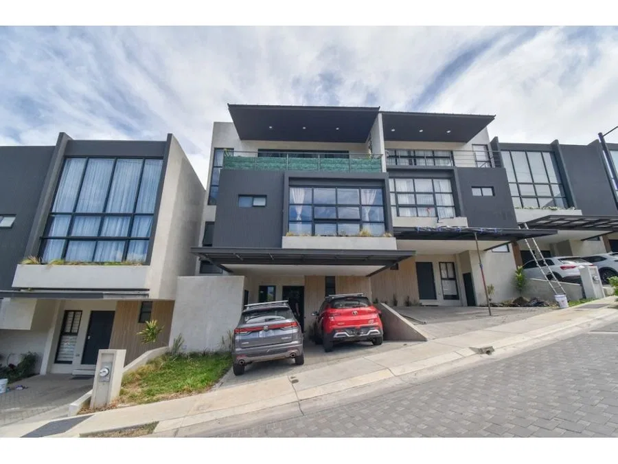Casa en Condominio de 4 Habitaciones en Escazú