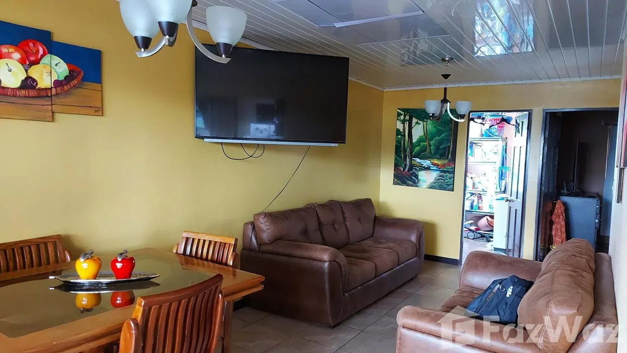 5 Bedroom House for Sale at Goicochea for $128,000, photo 8
