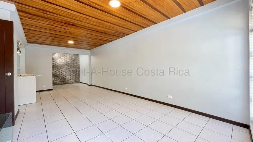 Venta de Propiedad con 4 Apartamentos en Montelimar, Calle Blancos. RAH 27-933 - Venta en Calle Blancos, photo 2
