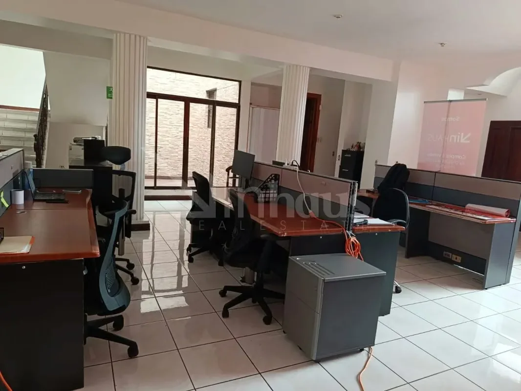 Se vende casa de dos plantas en Barrio El Prado Curridabat la cual se distribuye de la siguiente manera: Primera planta: Encontramos espacio para 3 vehículos dos bajo techo con portón ..., photo 3