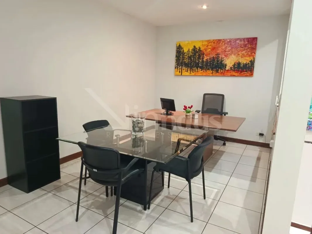 Se vende casa de dos plantas en Barrio El Prado Curridabat la cual se distribuye de la siguiente manera: Primera planta: Encontramos espacio para 3 vehículos dos bajo techo con portón ..., photo 9
