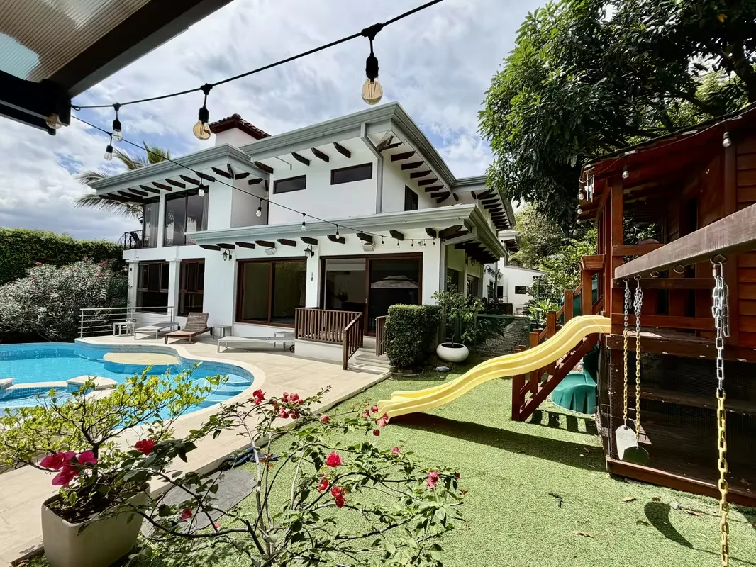 an exceptional residence in the prestigious Eco Residencial Villa Real in Santa Ana. , this four-bedroom, five-and-a-half-bath home offers over 600 m² of ...