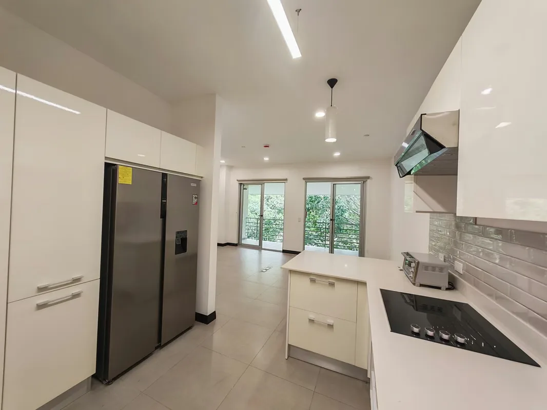 ALQUILER DE APARTAMENTO TIPO ESTUDIO CON LÍNEA BLANCA, URBAN FLATS, SANTA ANA