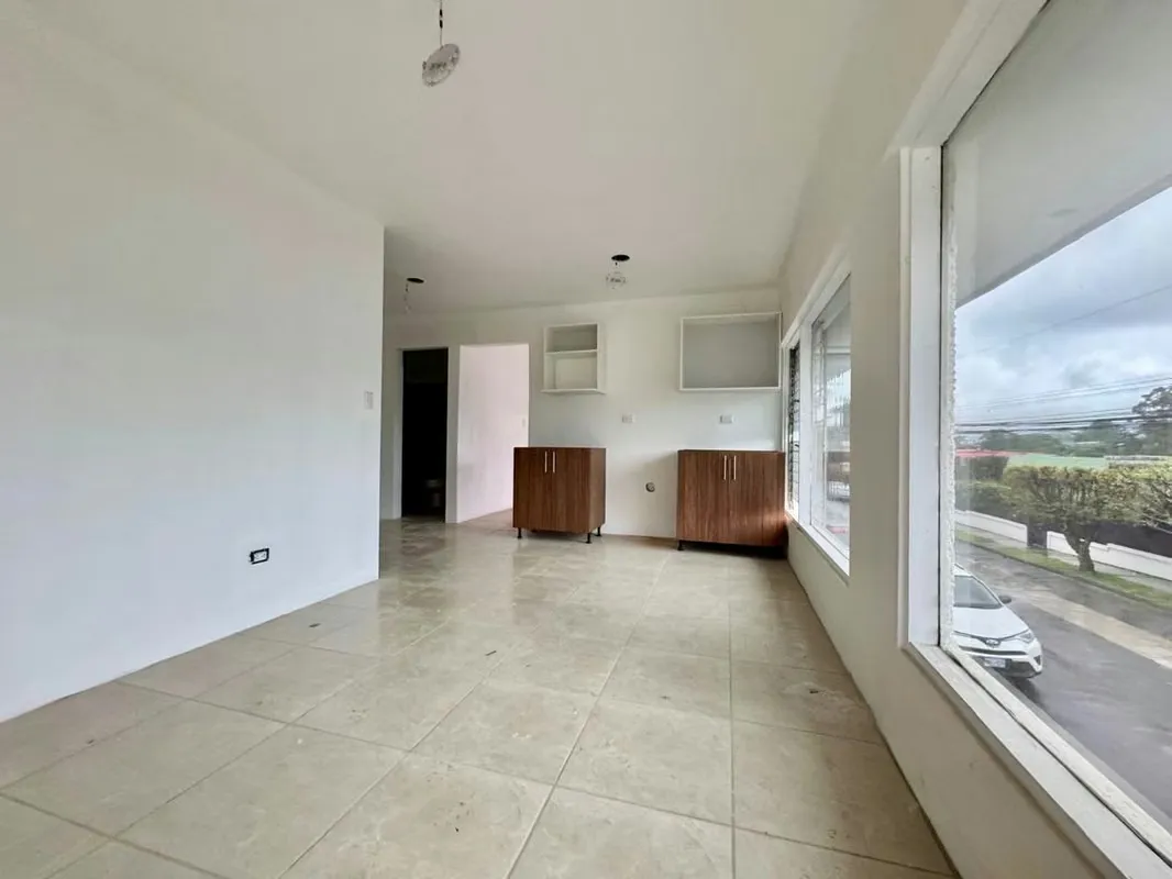 Commercial premises for rent. Mixed land use in Los Yoses.