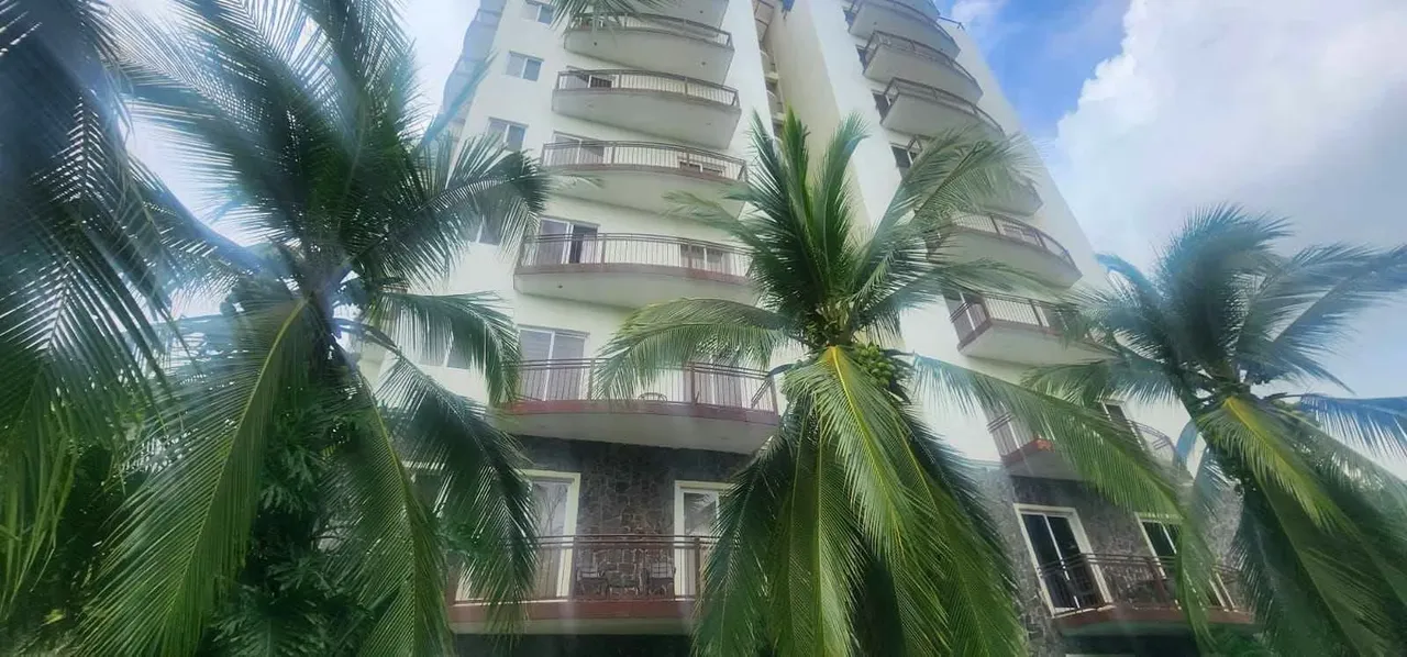 Este encantador apartamento ubicado en el cuarto piso de La Torre Bay, frente a Los Sueños Playa Herradura, ofrece una oportunidad única para disfrutar de la vida costera en un ...